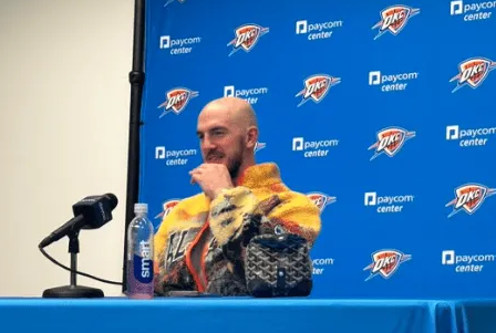 NBA常规赛，雷霆以121-92战胜湖人。
本场比赛过后，雷霆取得了一波四连胜，