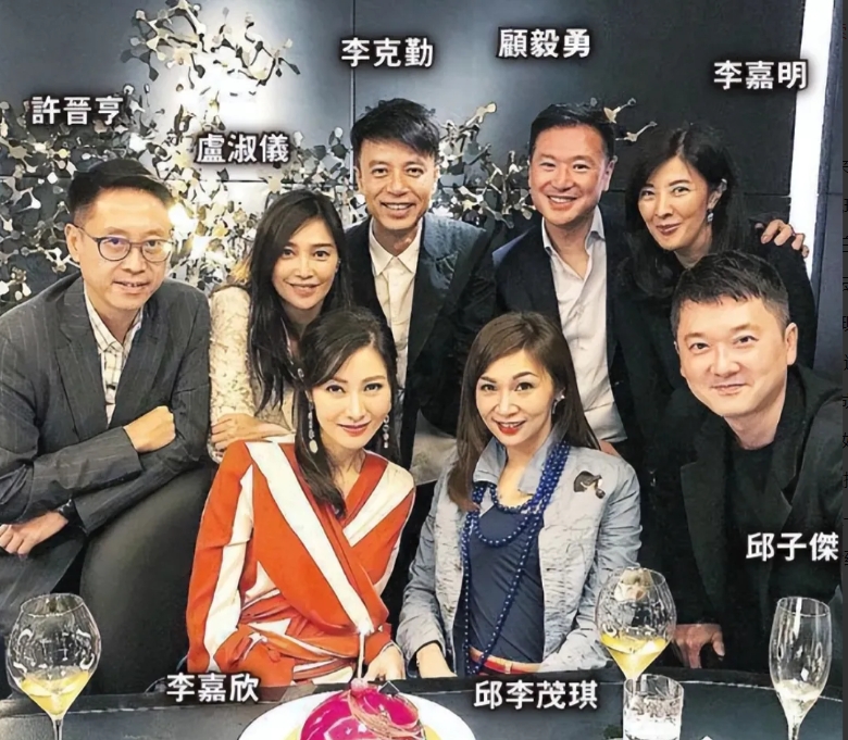 歌手李克勤与妻子卢淑仪（港姐冠军）的事业怪不得风生水起，原来他们专攻名媛圈接连购