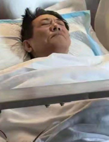 李连杰这辈子表面风光家财万贯。其实过得很失败。晚年生活这么凄凉！

李连杰最近生