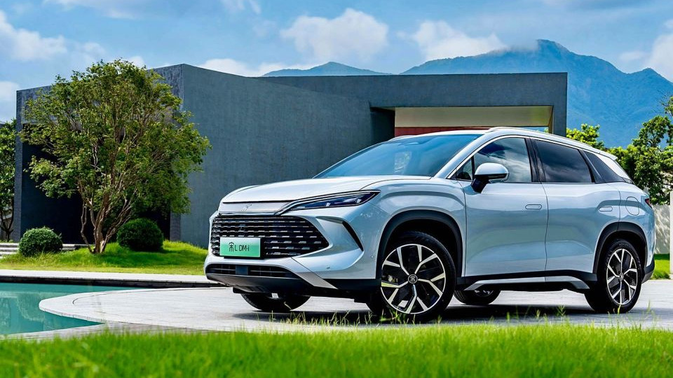 比亚迪连推3大OTA，老车主笑开花！车上装了这些，别人升级你干等