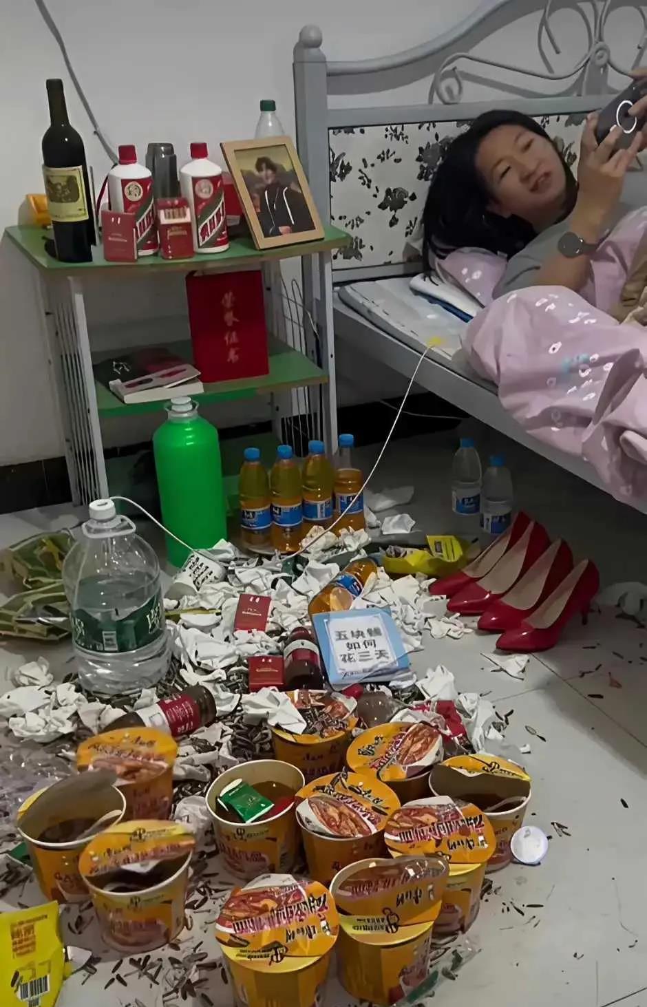 她是如何做到这么精致又凌乱的？