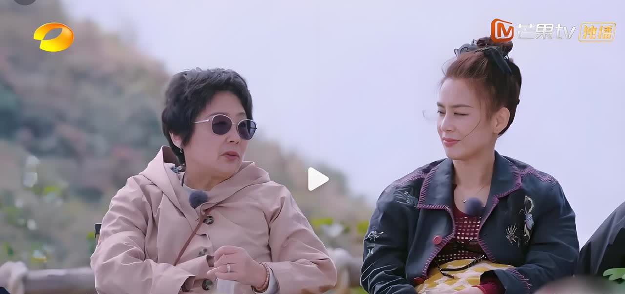 一夜之间，喜欢黄圣依、讨厌她妈妈的人，全部沉默了！

原因无他， 是黄圣依自