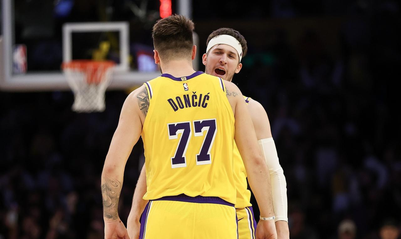 本赛季的球星砍高分来得有点早有点多。
NBA常规赛开赛也就刚好一周的时间，单场4