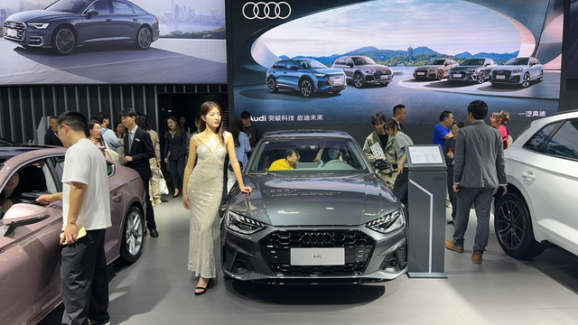 要不要等25款A4
25款会出2.0T纯油，1.5T轻混，是A4最后一代纯油车了