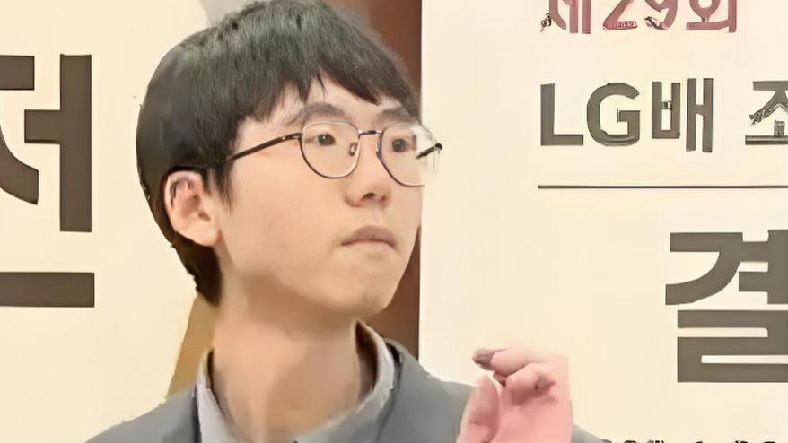 LG杯，卞相壹哪管攻彼顾我，黑77展开猛攻！申旻埈，要气哭一力辽？