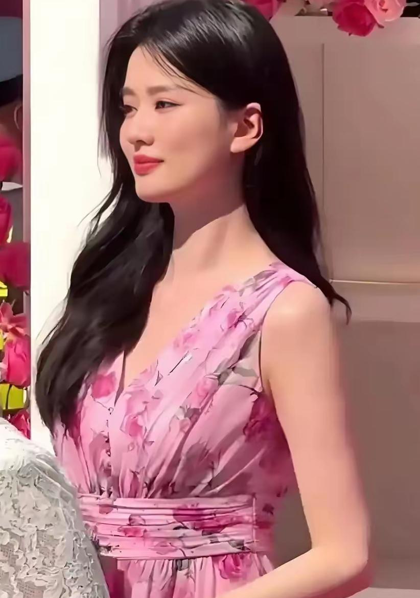 乔欣婚后状态大变！身材丰满脸蛋圆润，网友：这才是真实的幸福肥吧[比心]
最近乔欣