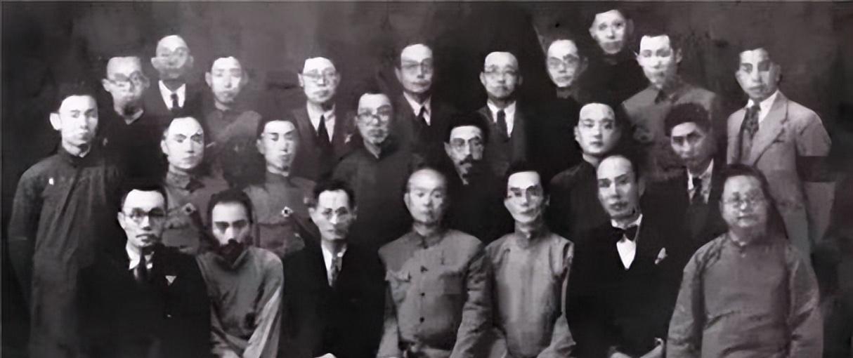 为什么民国短短三十年却出现一大批大师级人物？其实那些被捧上神坛的“大使”，放现在