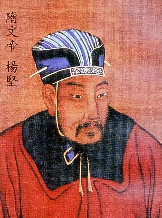 在古代嫡长子继承制下，杨广能登上皇位，背后是一系列权谋操作。他虽是杨坚嫡次子，但