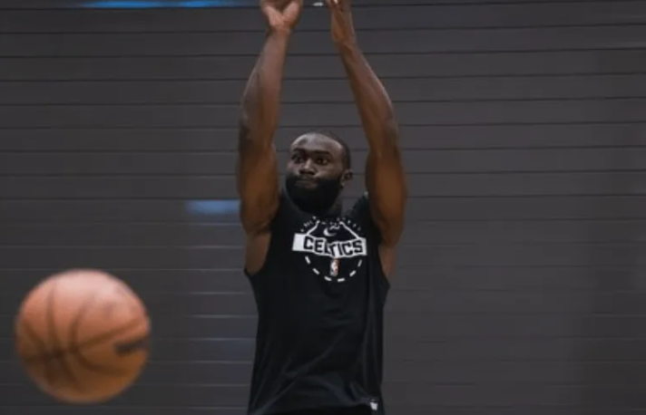 NBA常规赛，凯尔特人以113-99战胜篮网。
本场比赛，凯尔特人球员杰伦-布朗