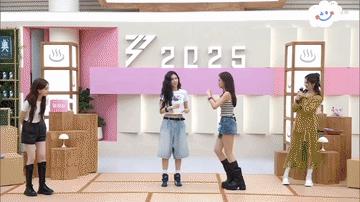 吴宣仪特意嘱咐宋妍霏:要跳得可爱哦！结果呢，宋妍霏get到了，人家跳得确实可可爱