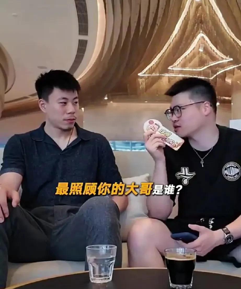 居然是他！除了辽宁最照顾张镇麟的居然是曾经的死对头！
张镇麟接受采访被问到进入职