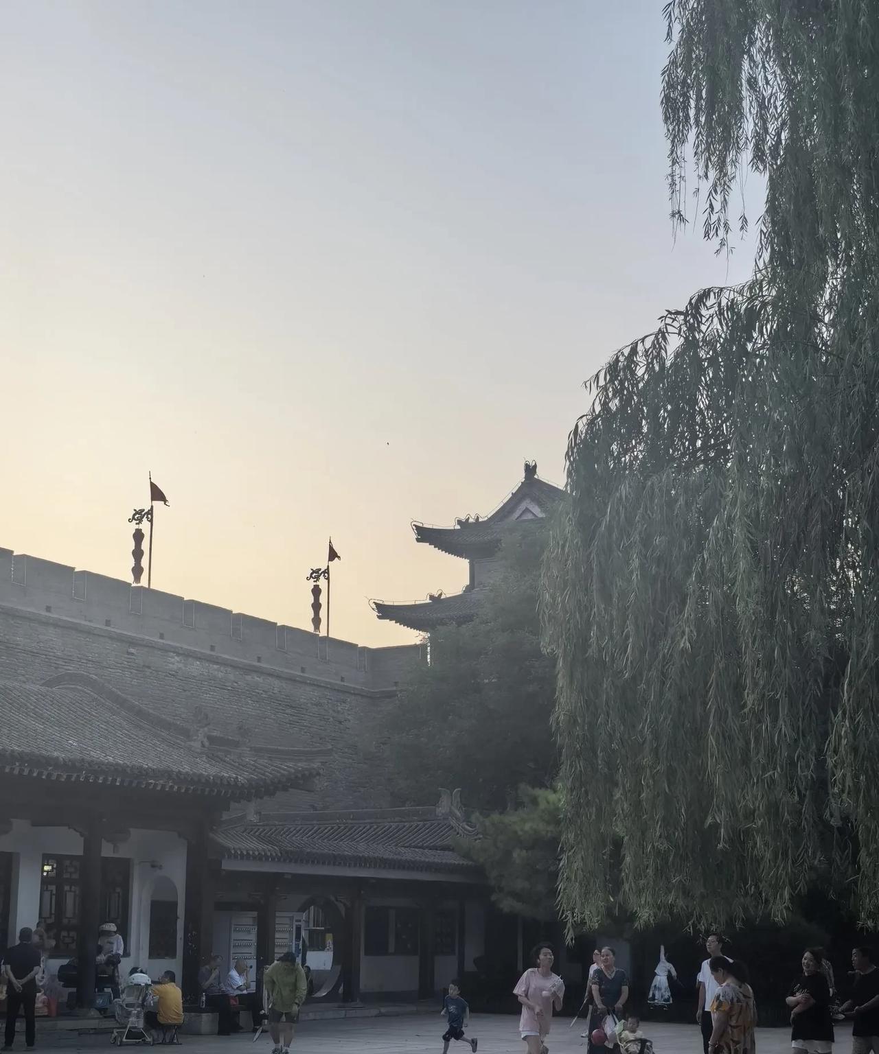 山林的自然景色可让人内心平静，是禅悟的好去处。