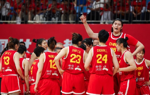 【中日一战宫帅完成中国女篮新老交替！】93-61，中国女篮昨晚在合肥酣畅淋漓地击