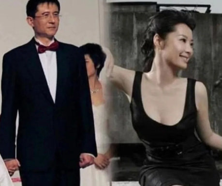 2012年9月，斯琴高娃和袁立现身电视剧《母亲，母亲》的宣传会，出人意料，反而是