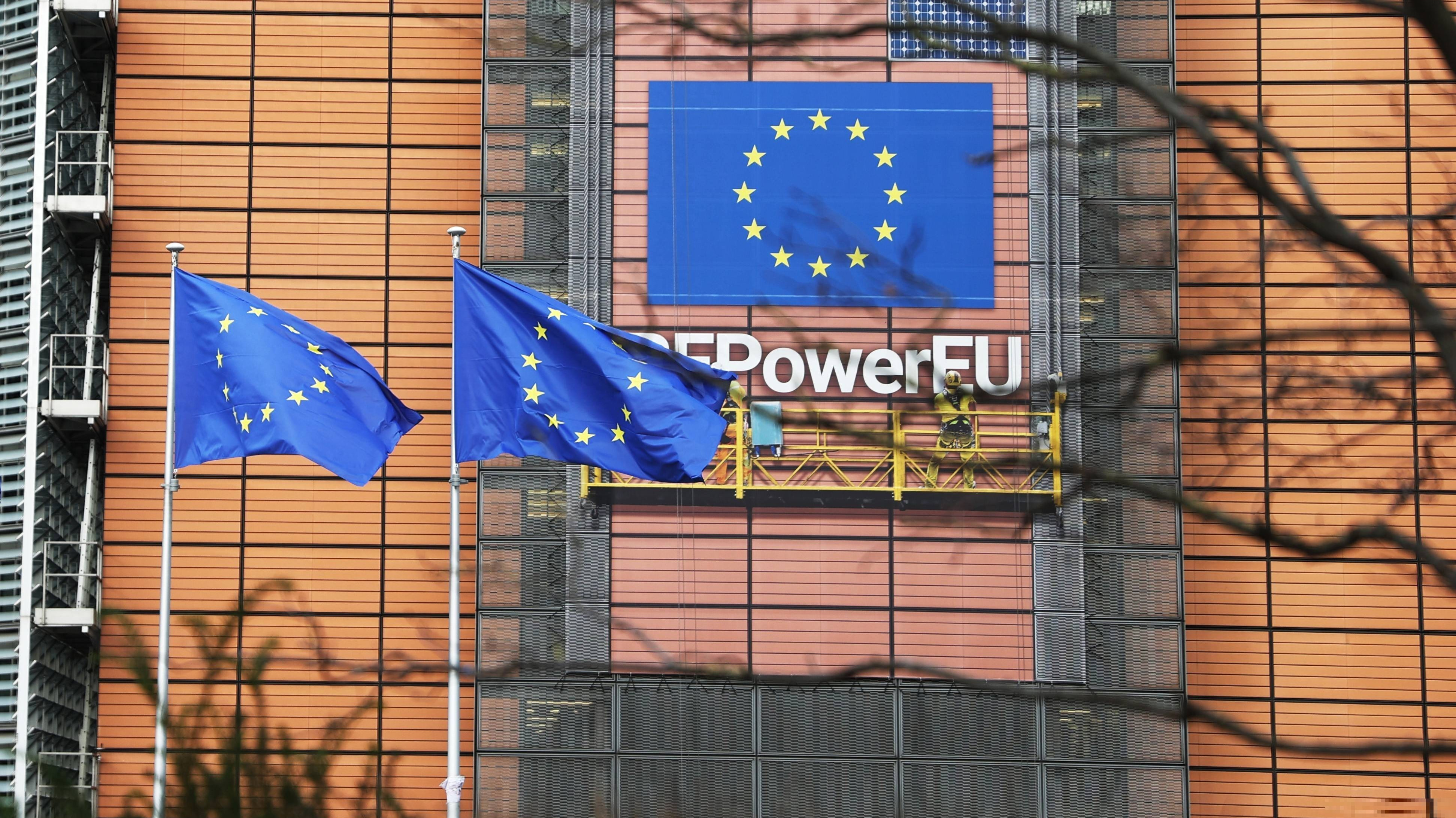 欧盟破防了：我都把中国得罪了，美国为什么还打我？