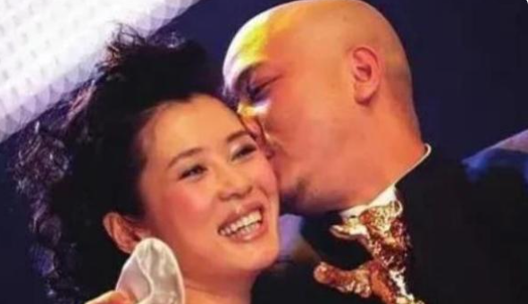 王全安有多离谱？余男怀着孕，他送张雨绮回家后留宿，22 岁年龄差婚姻终因嫖娼破碎