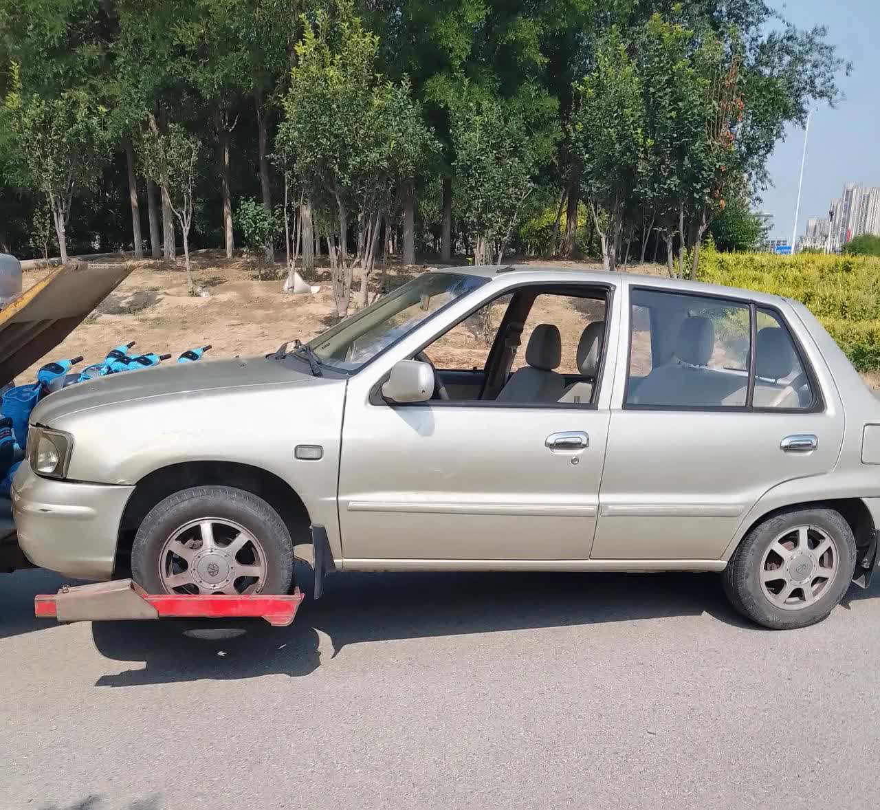 开了13年的夏利，第一次坏在津静公路上，决定走引导报废了，新车6月25日安排提车