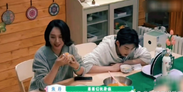 朱丹有些观念真的很难理解！她究竟是什么时代的人？重男轻女的思想这么根深蒂固！
