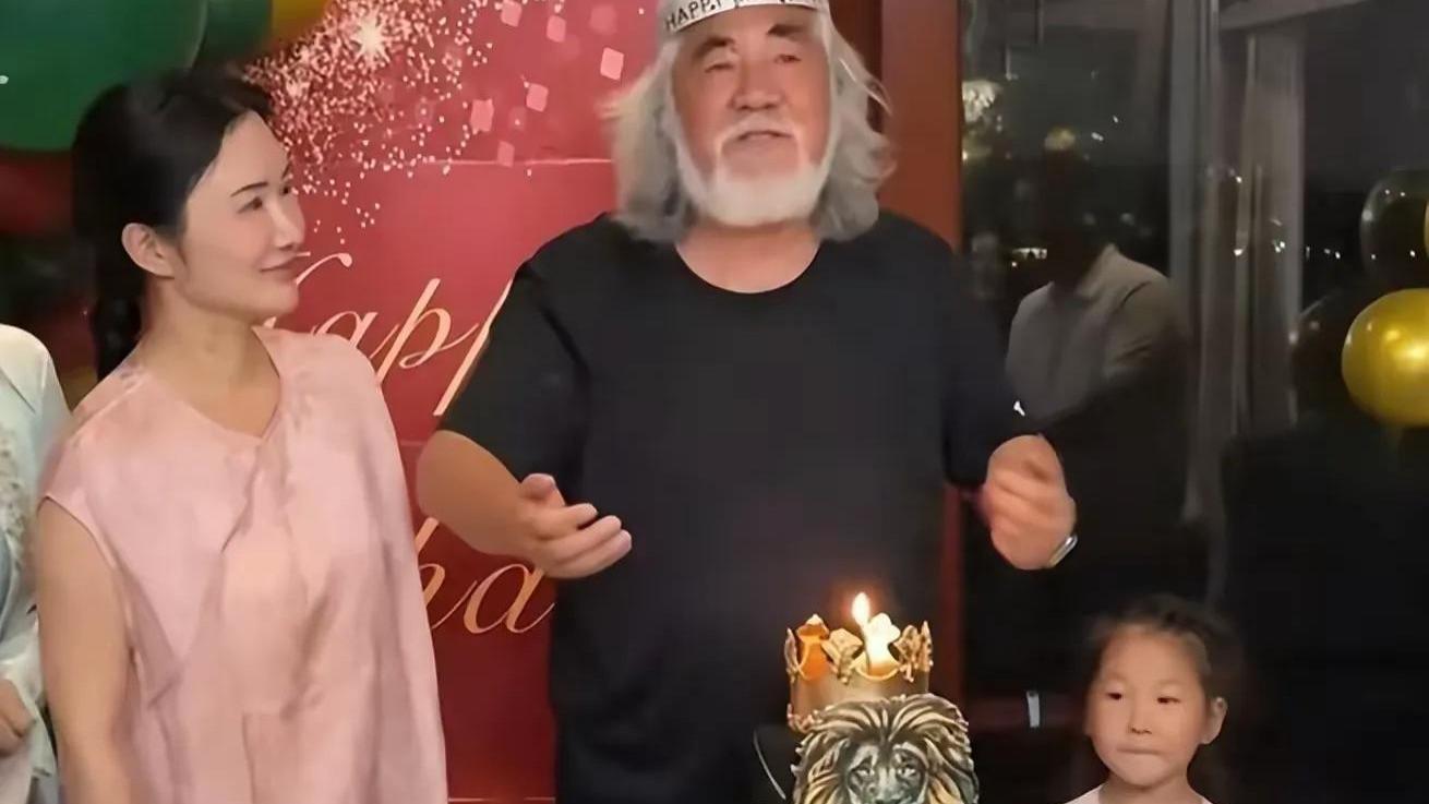 前妻索赔30万，娇妻带货2.3亿！74岁张纪中陷“风流债”困局