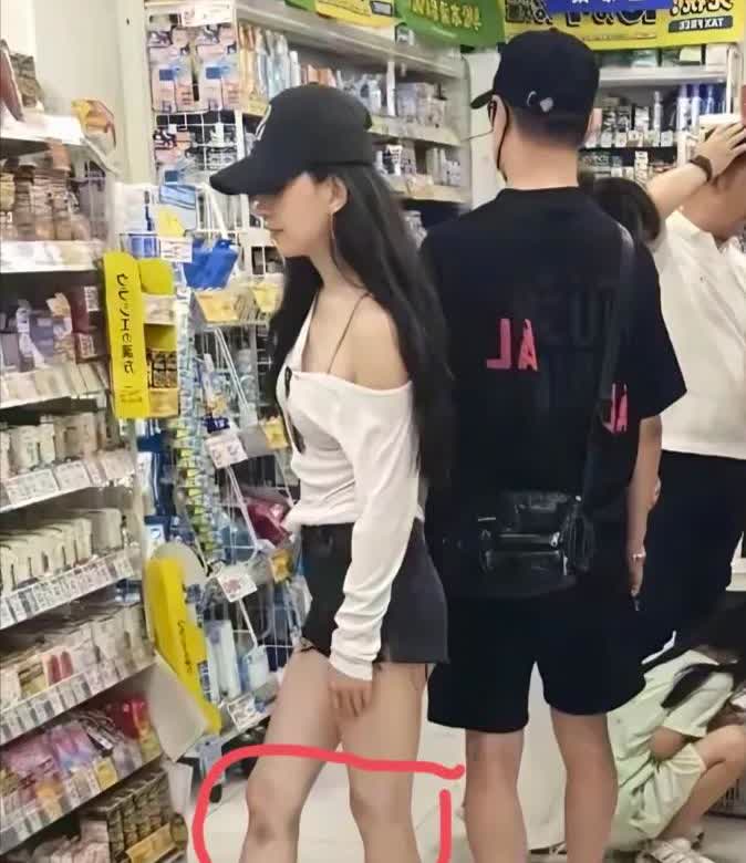 我感觉森林北这辈子也就跟了汪峰了，不是汪峰有钱，也不是会哄女人。

而是汪峰