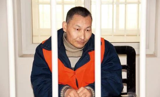2011年，河南农民时建锋因为偷逃过路费被判无期徒刑，还罚了200万。谁知道后来