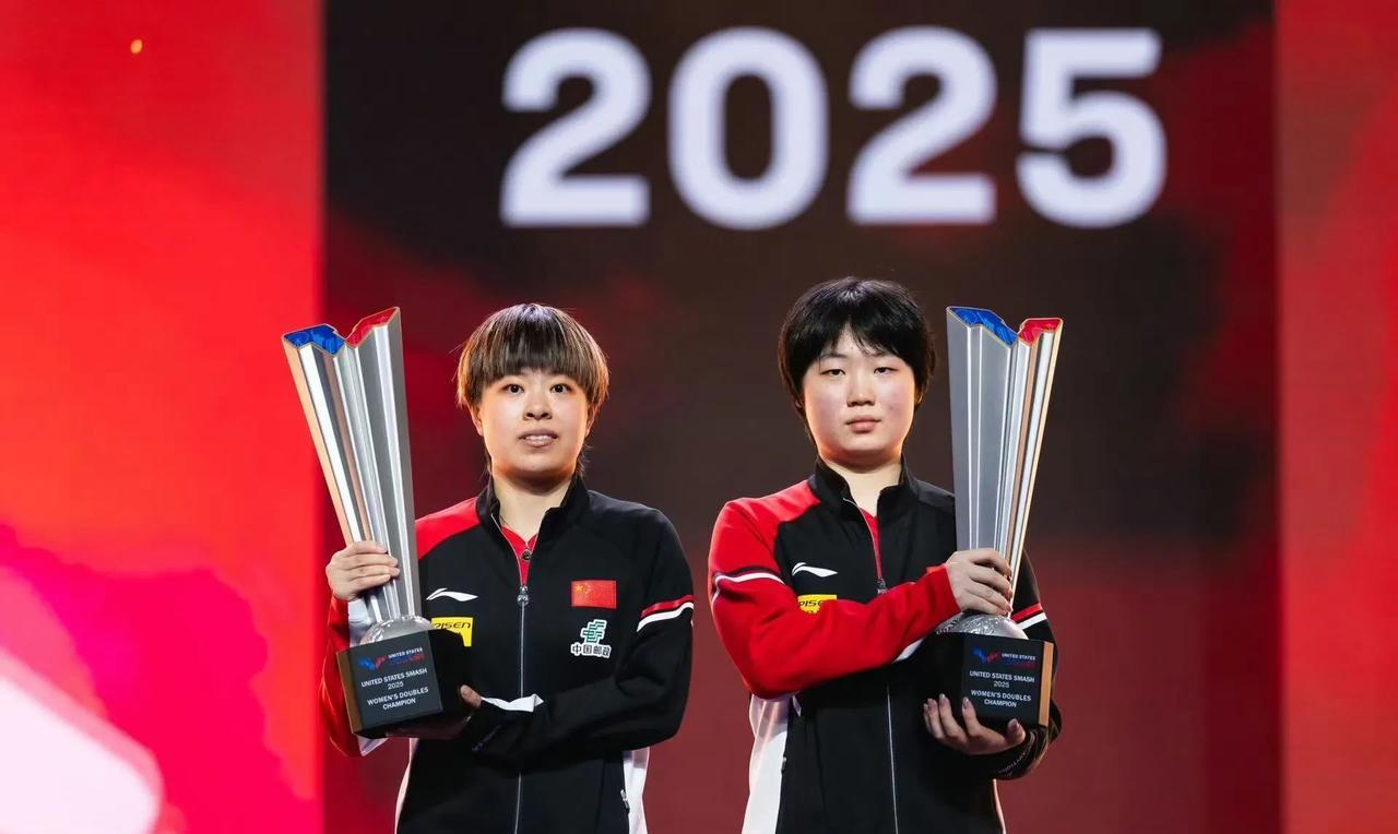 蒯曼跟谁配双打都能夺冠？
没错，多哈世乒赛女双她跟曼昱配合夺冠了，转眼间在美国大