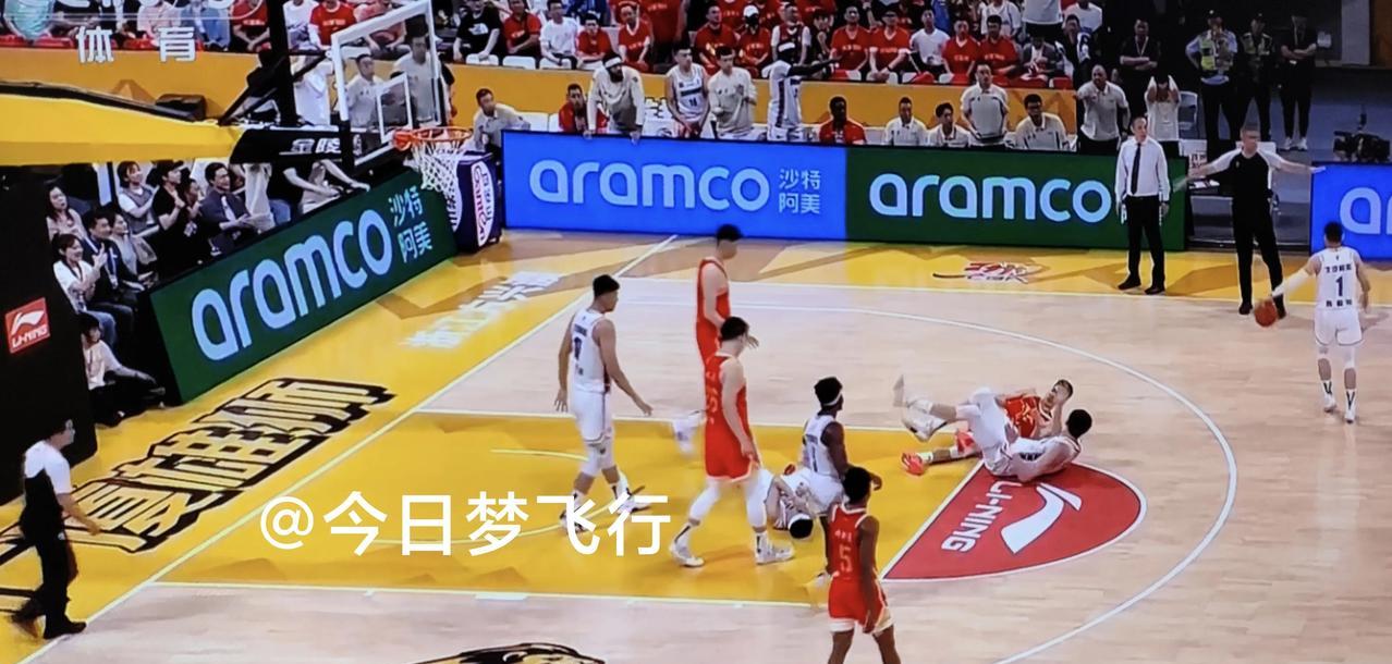 总决赛G1战：陈盈骏+杰曼完胜孙铭徽+布朗，北京客场大胜浙江广厦！
刚刚结束的C