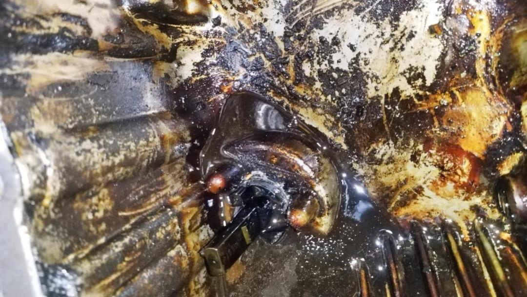 机油添加剂真能“延寿”？警惕灰分与兼容性背后的隐形成本