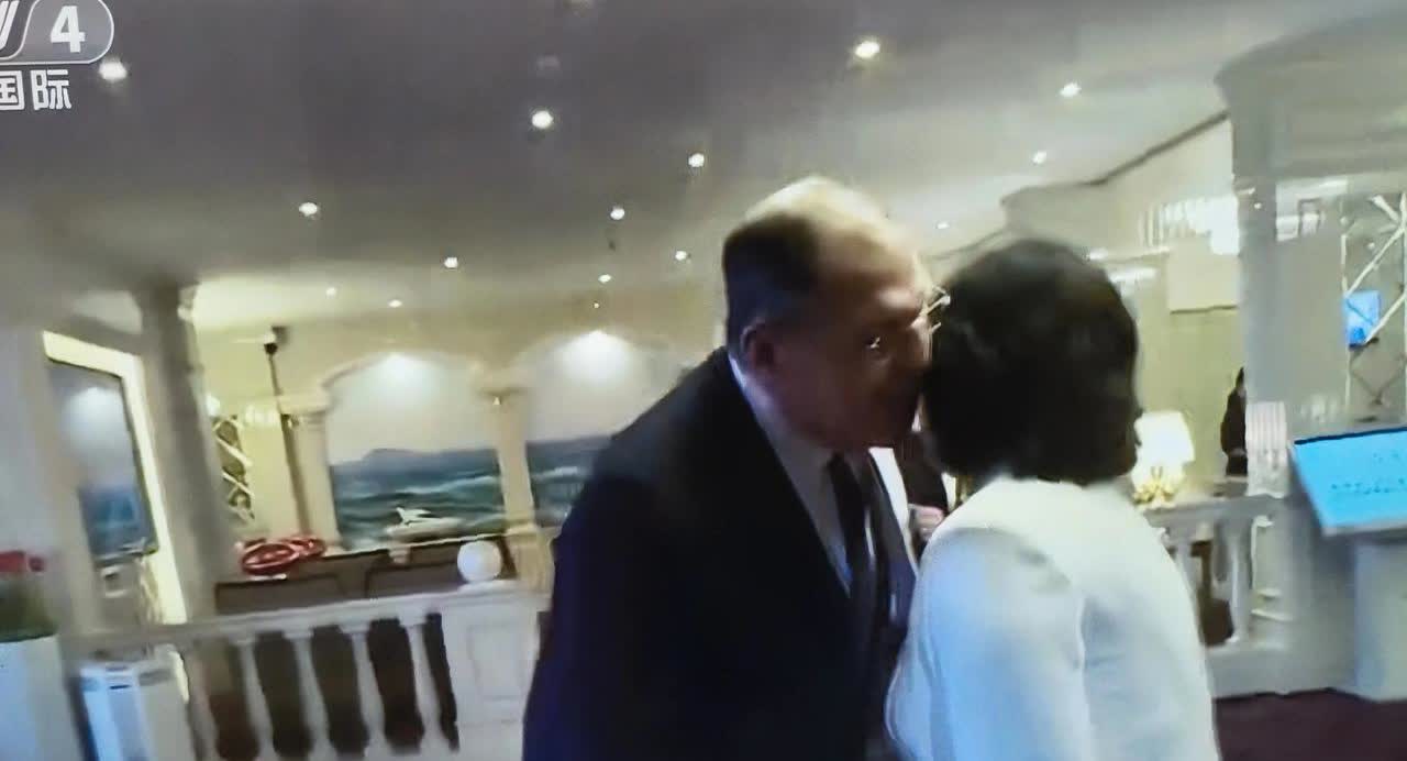 朝鲜出兵，想不承认都不灵了
朝鲜出兵俄罗斯作战，也不是雄赳赳气昂昂的跨江的，而