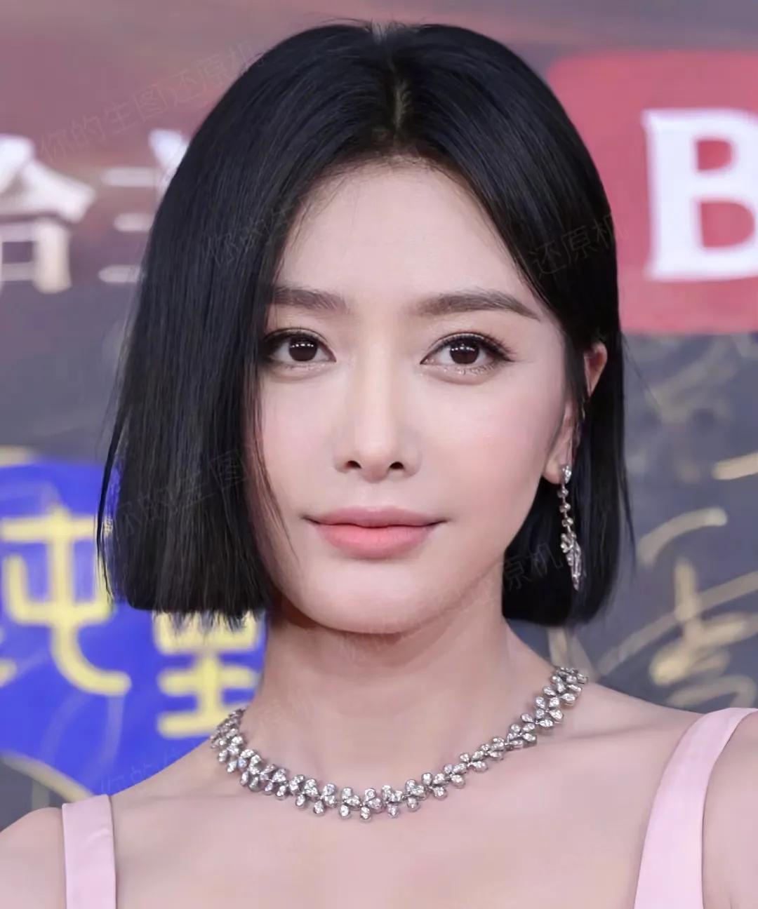 秦岚和魏大勋恋爱告诉所有女人一个道理
不是要找比自己年龄小的
也不是要找帅哥看着