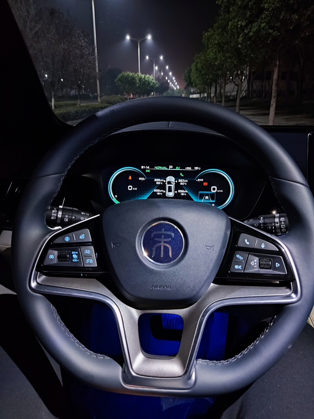 方向盘会有路面传递的震感吗
你们的车平时开着方向盘会传递路面的震动上来吗？