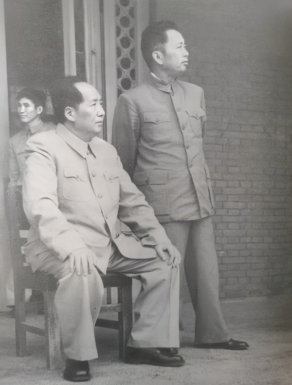 伟大领袖身后的虎威大将军，人称雷公爷。中苏关系破裂后，中央要求不再使用苏联顾问。