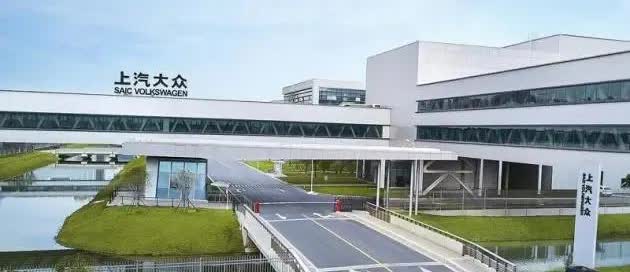 上海在最近10年汽车产量数据！

2015年，243.1万辆;
2016年