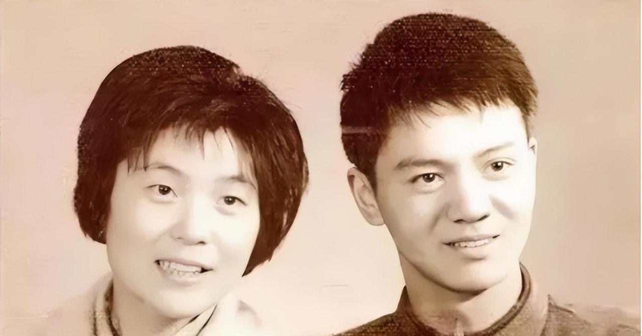 1979年，知青戴建国不顾家人的反对，迎娶傻姑程玉凤为妻。新婚夜，戴建国哭着解开