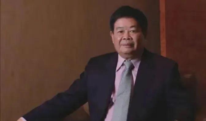 1990年，曹德旺给妻子陈凤英写信：“我爱上了别人，我要和你离婚，不过我会补偿你