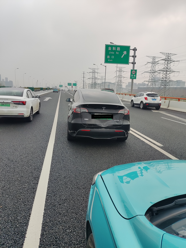 提车两周被追尾
这个事情我有几点不爽：
1、被追尾了居然没有自动记录下来，这功能