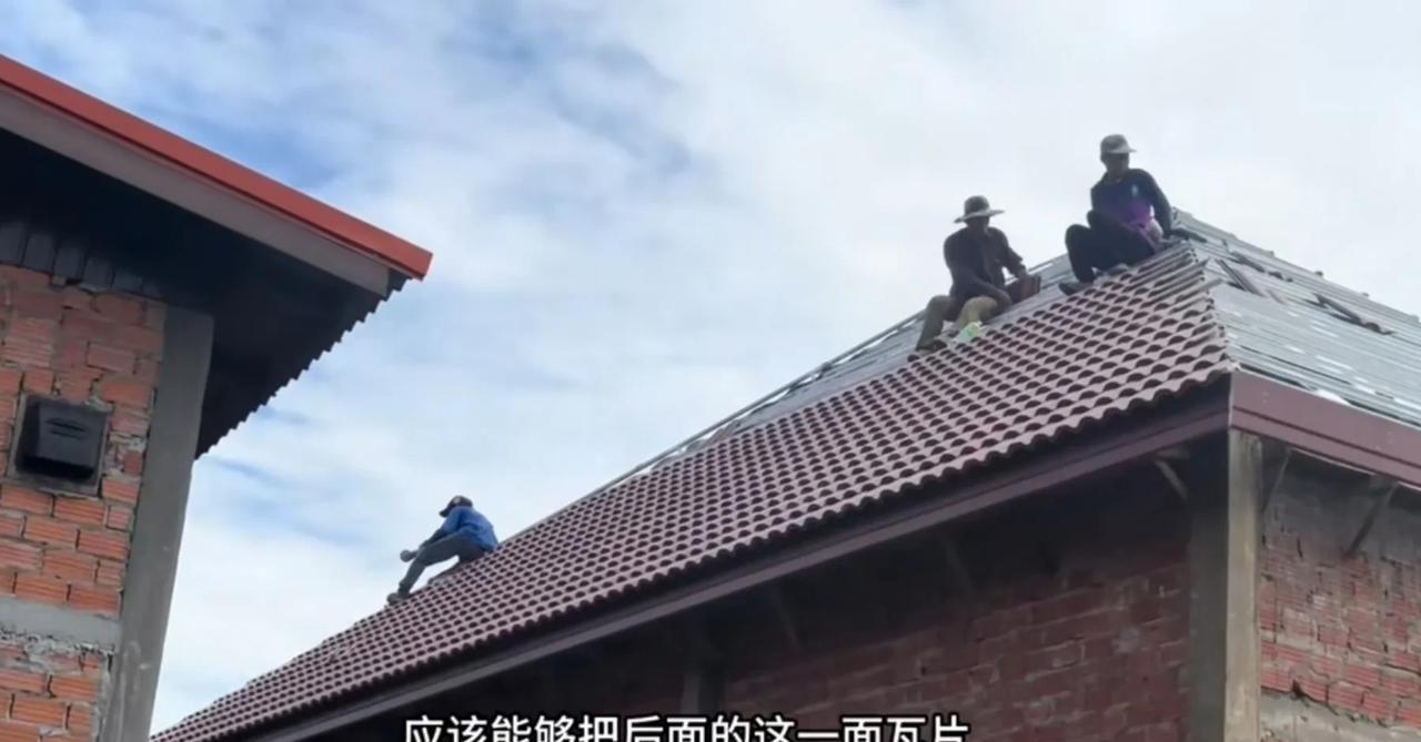 今天是哈哈启程回国的日子。临行前，他特地前往市场买了烤鸭等熟食，还买了老挝人喜爱