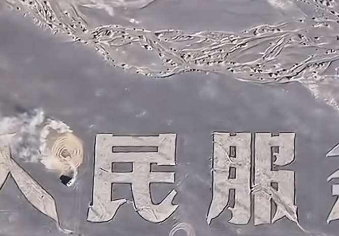 破坏新疆戈壁滩地标的车主找到了，他还不承认，说自己被网暴了