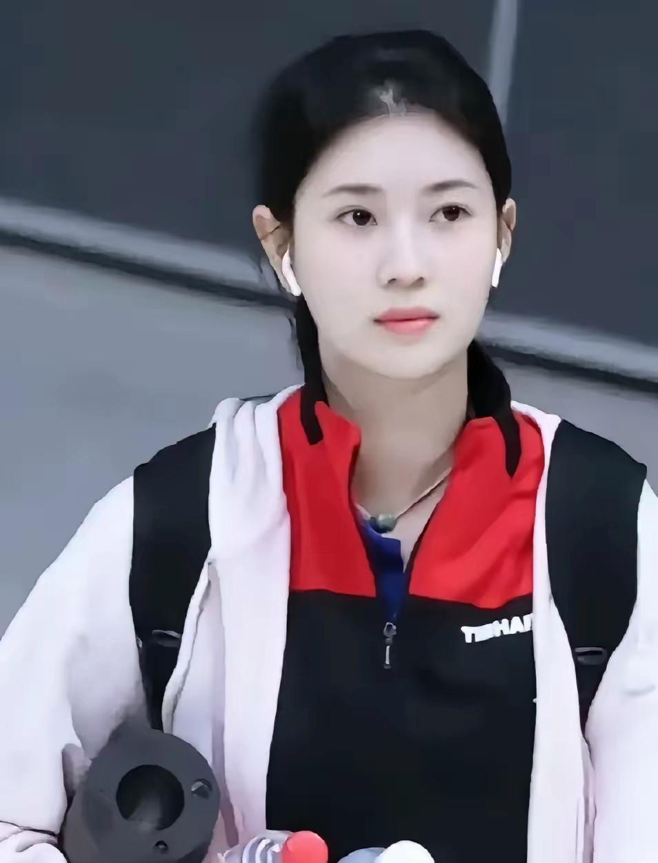 国乒十年陪练无人问，一展颜值天下知。王添艺是真心漂亮，如果她要去闯娱乐圈，绝对爆