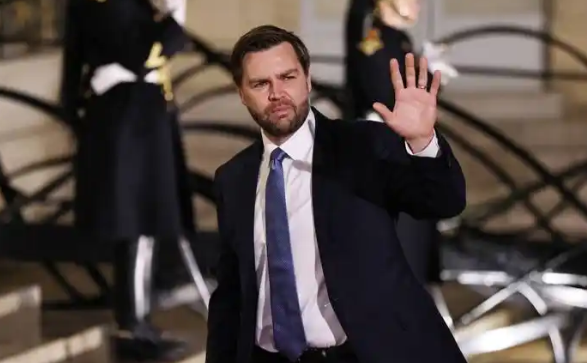 美国政坛突发变动，“乡巴佬”万斯或将成为新一任总统！就在刚刚，特朗普公开爆料，他