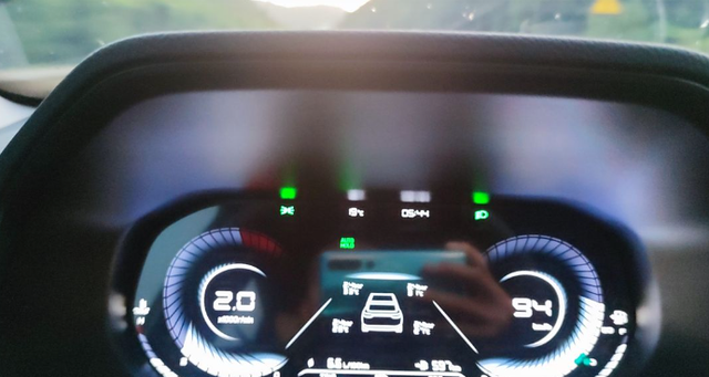 昨天跑了趟高速
亲戚家办喜酒，来回220公里。帝豪的高速表现还是很不错的，就是后