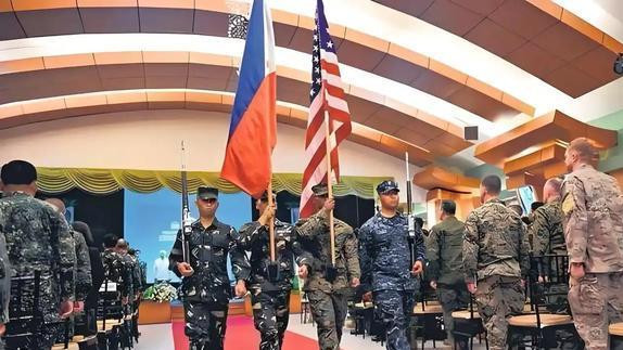 南海暗战开打，多国确定增兵，中方在黄岩岛清场，菲船已被逼退