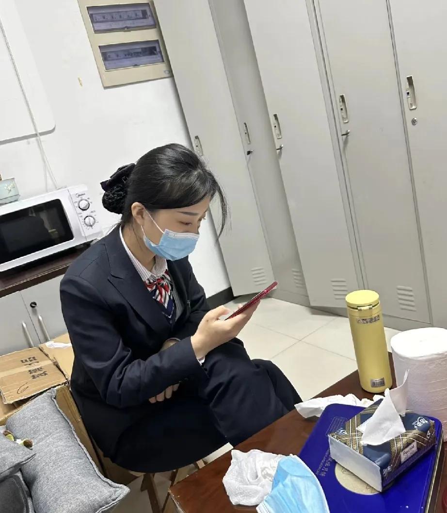 我结束了我人生中第一份工作 这份工作陪伴了我5年1825天 我决定辞职之后 一个
