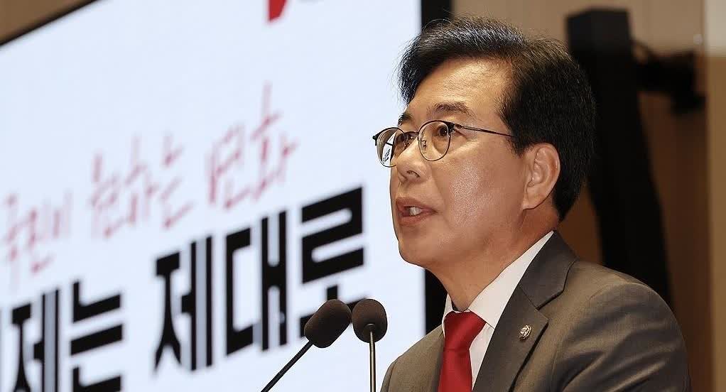 23日韩国最大在野党国民力量党紧急对策委员会委员长兼院内代表宋彦锡批评李在明政府