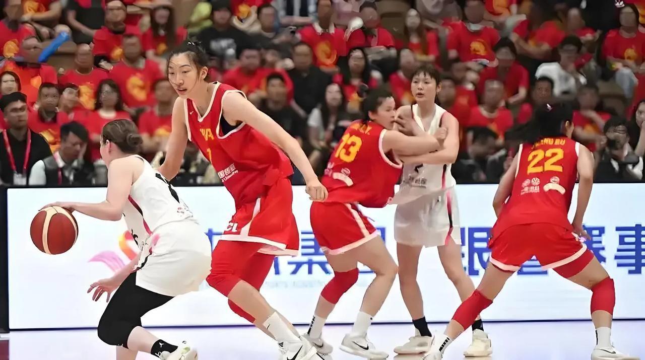 日本女篮确实很厉害，中国女篮绝对不能掉以轻心。今天日本队15分战胜新西兰队，日本