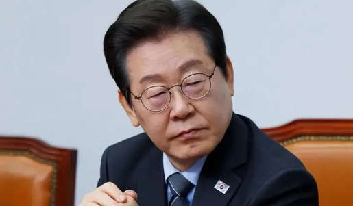 李在明能不能扛得住！特朗普点名警告韩国，不仅要加关税，还可能撤走驻韩美军！
驻韩