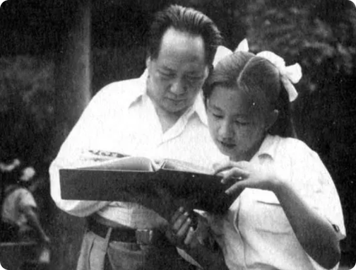 李讷在上学期间，同学总喜欢和她攀比父亲，她竟是毛主席的女儿！

李讷在上学期间，