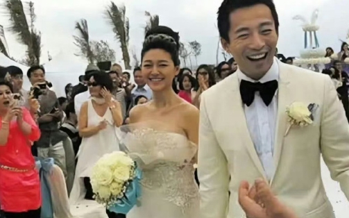 大S汪小菲2011年在三亚婚礼的照片。