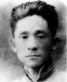 1923年，车耀先被敌人打碎颅骨，战友以为他牺牲了，便脱掉他的衣服，丢进弹坑，就