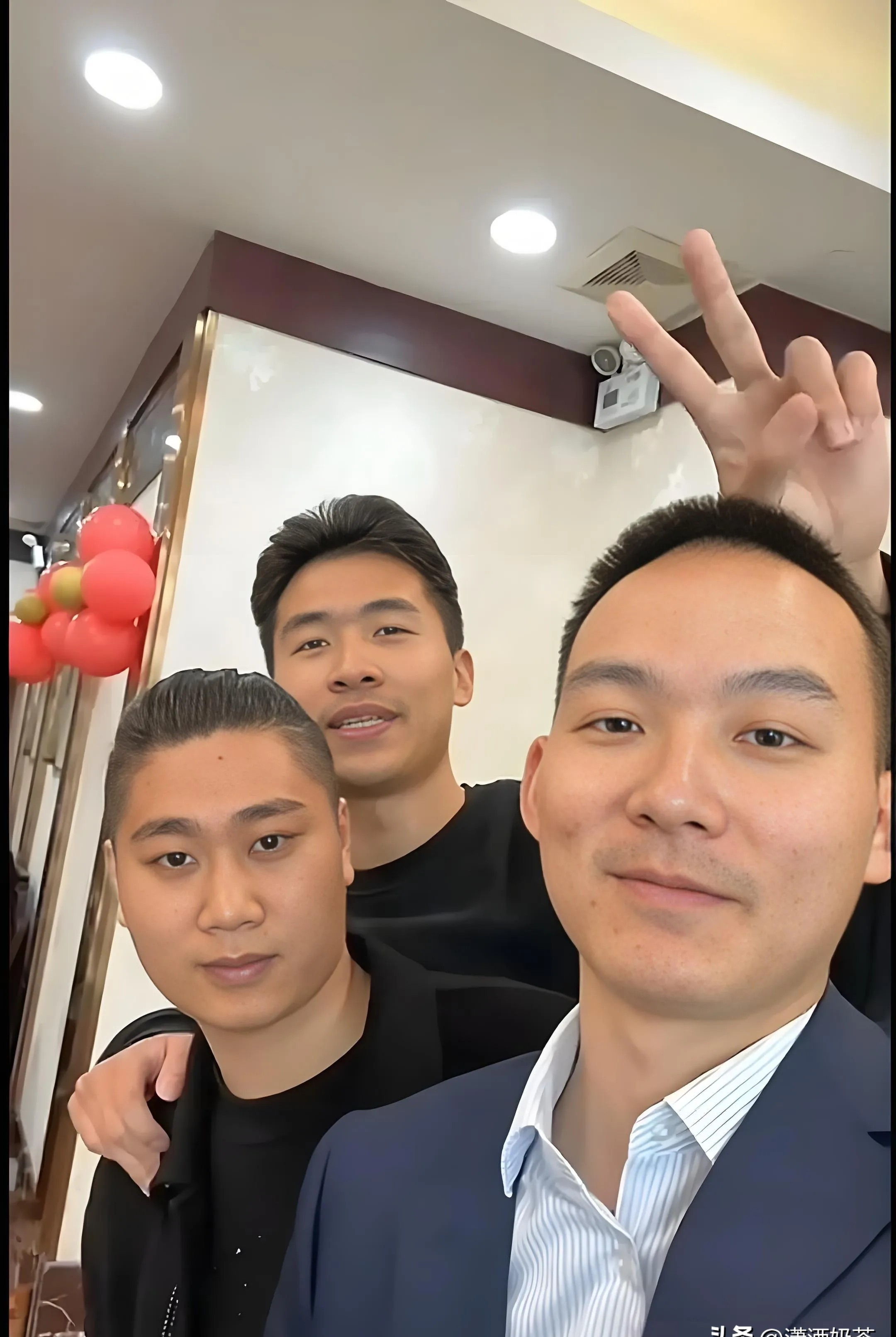 小辫子回国要开播吐槽谢浩男











什么？小辫子居然回国了？还要开